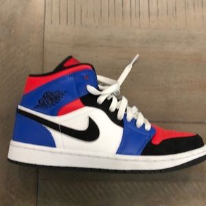 Jordan 1 mid top 3;